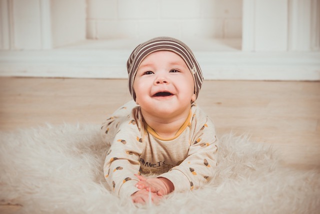 Huile de ricin pour bébé, bienfaits et méthodes d'utilisation