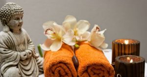 Massage à l'huile de ricin
